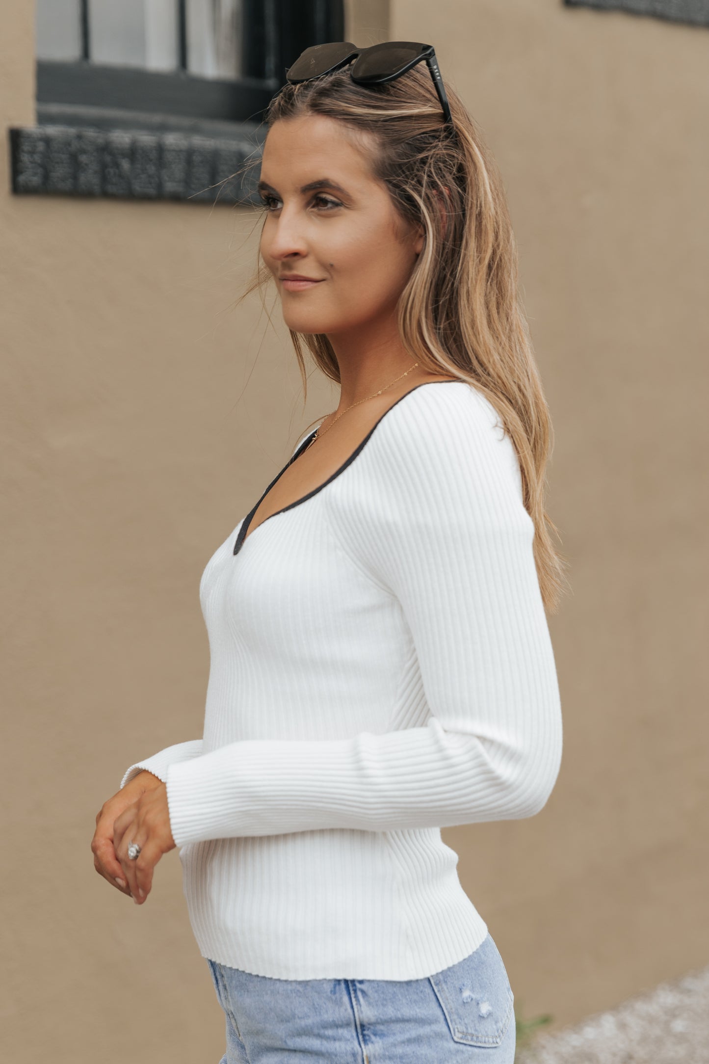 White Contrast Stitching Neckline Ribbed Sweater